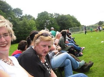 Oedolion yn mwynhau.jpg
